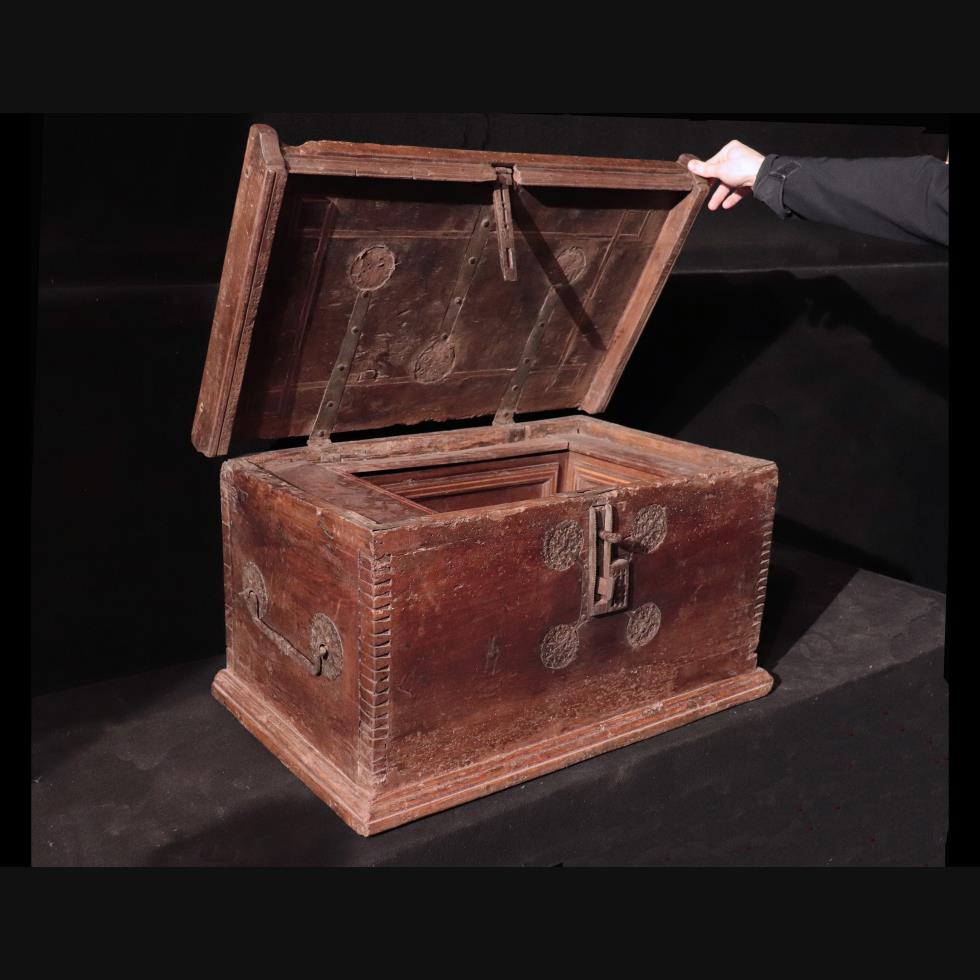 Cassa-forziere Gotica